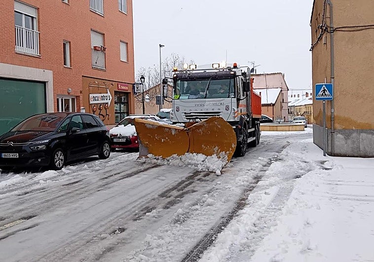 Segovia, de nuevo cubierta de nieve: de 2 a 10 centímetros y problemas en las carreteras
